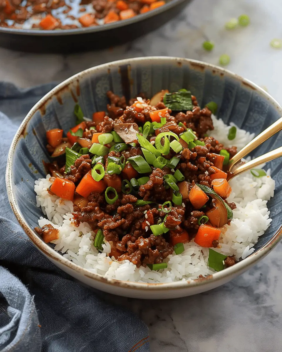Spicy Ground Beef Stir-Fry Bowl: Easy Garlic Veggies & Rice