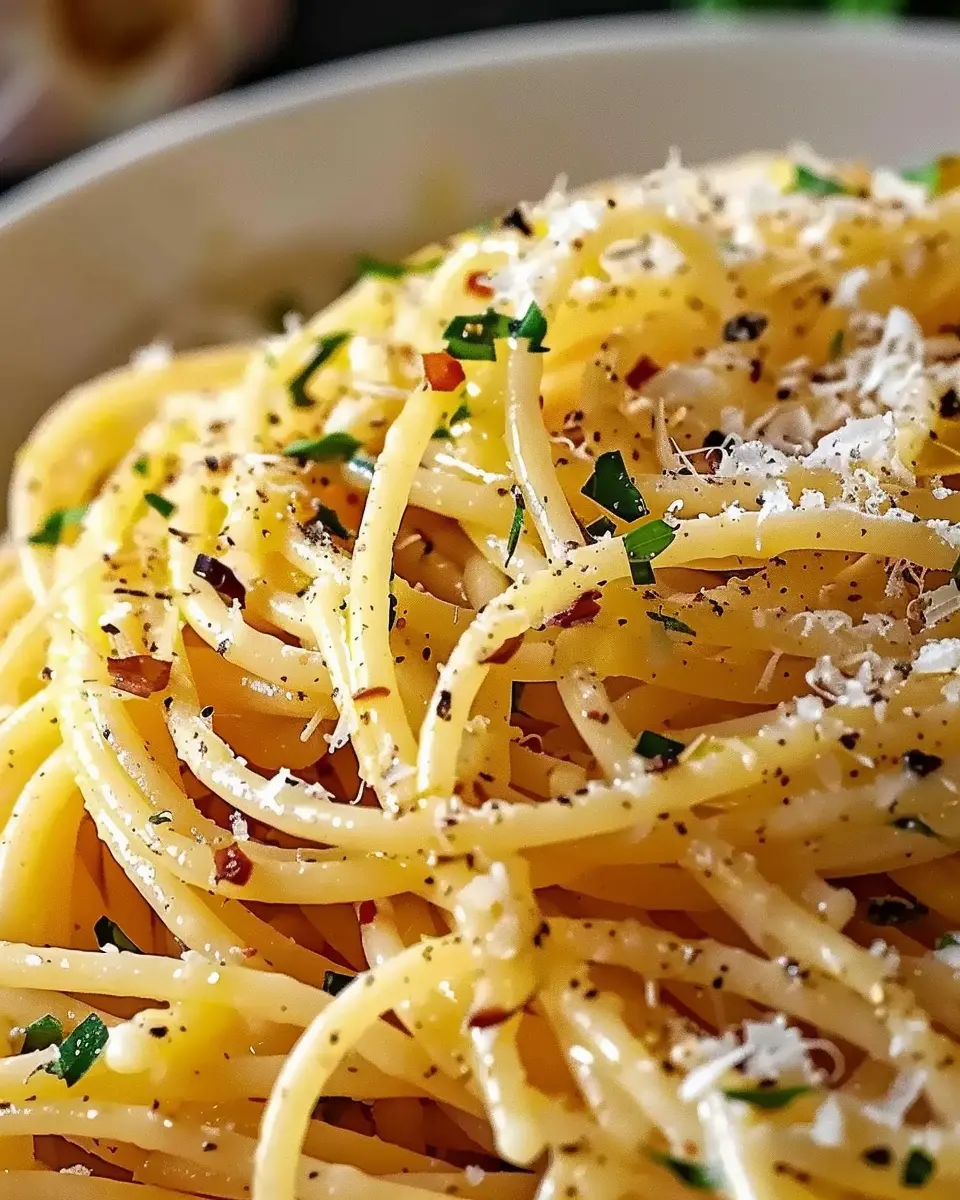 Spaghetti with Garlic and Oil: A Quick and Easy Recipe Delight